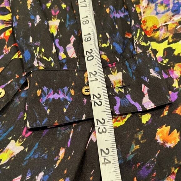 Calvin Klein Button Front Top Silky Abstract Artsy Black Blue Red Size Large - Picture 13 of 13